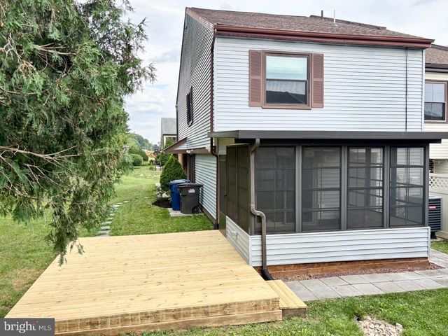 1726 SARATOGA CT, Allentown, PA 18104