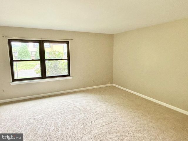 1726 SARATOGA CT, Allentown, PA 18104