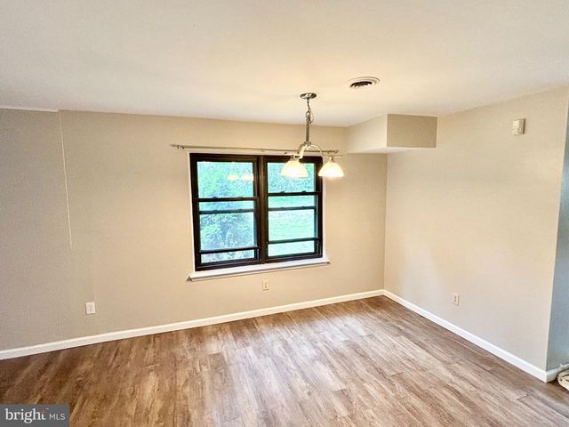 1726 SARATOGA CT, Allentown, PA 18104
