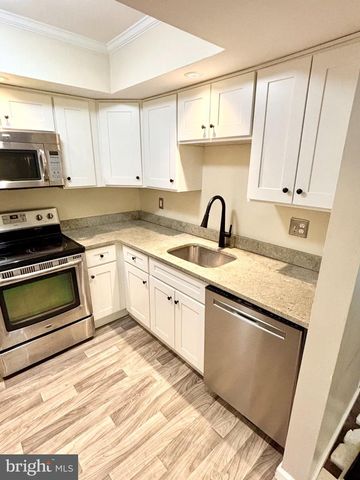 1726 SARATOGA CT, Allentown, PA 18104