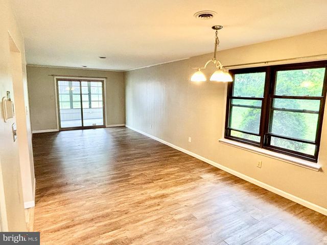 1726 SARATOGA CT, Allentown, PA 18104