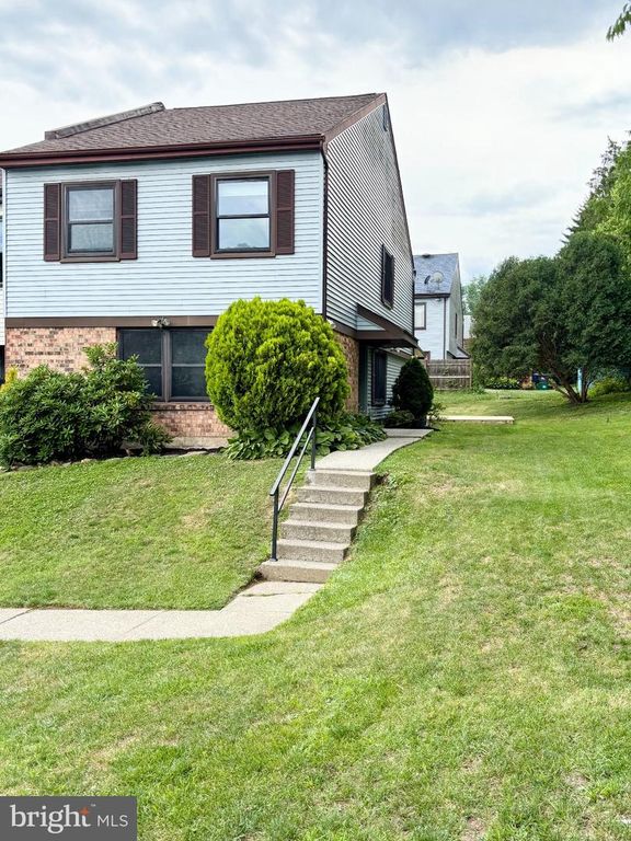 1726 SARATOGA CT, Allentown, PA 18104
