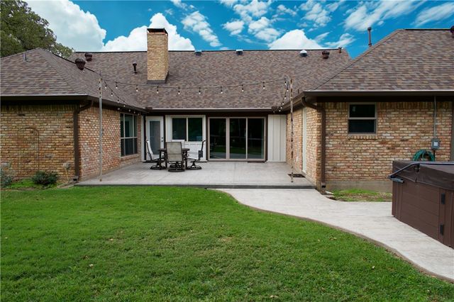 3005 Camelot Drive NW, Bryan, TX 77802