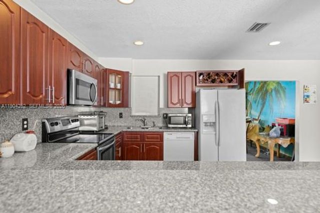 707 SE Karrigan Ter, Port St. Lucie, FL 34983