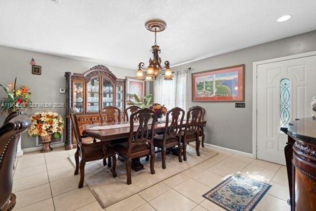 707 SE Karrigan Ter, Port St. Lucie, FL 34983