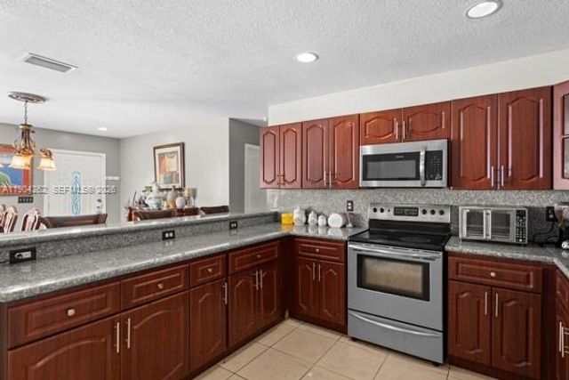 707 SE Karrigan Ter, Port St. Lucie, FL 34983