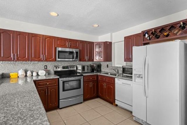 707 SE Karrigan Ter, Port St. Lucie, FL 34983