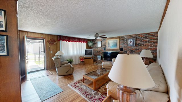 5909 S 63rd West West Avenue, Tulsa, OK 74107