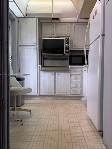 3250 N Palm Aire Dr 508, Pompano Beach, FL 33069