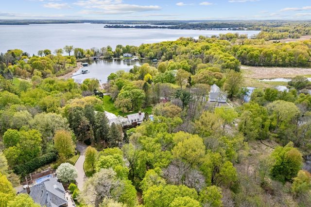 445 Bovey Road, Wayzata, MN 55391