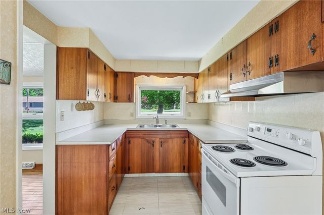 9087 Ranch Drive, Chesterland, OH 44026