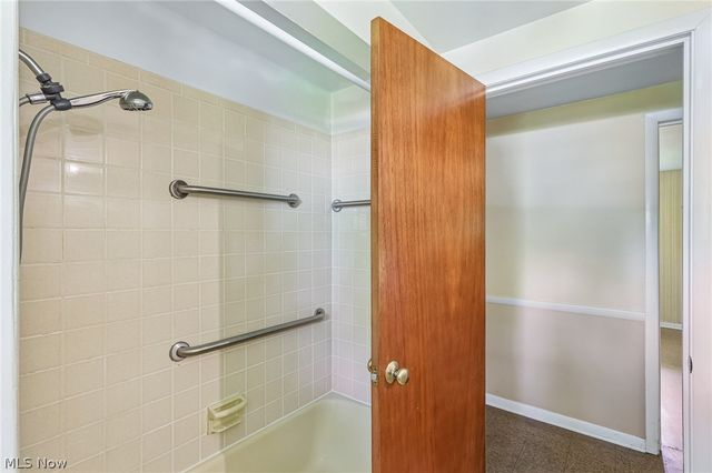 9087 Ranch Drive, Chesterland, OH 44026