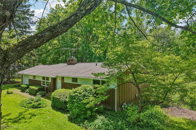 9087 Ranch Drive, Chesterland, OH 44026