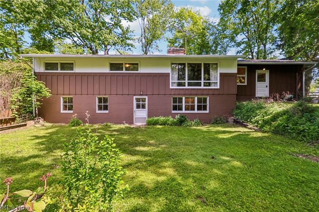 9087 Ranch Drive, Chesterland, OH 44026