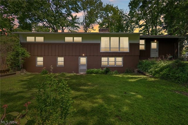 9087 Ranch Drive, Chesterland, OH 44026