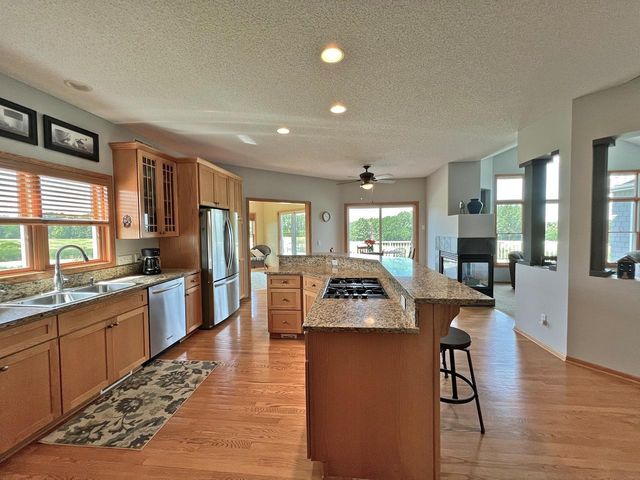 2996 Fairway Drive, Chaska, MN 55318