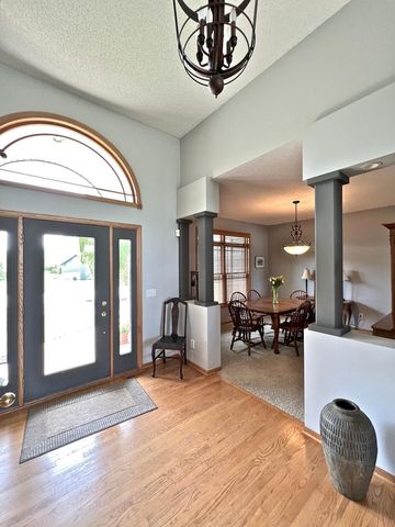 2996 Fairway Drive, Chaska, MN 55318