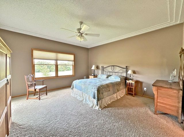 2996 Fairway Drive, Chaska, MN 55318