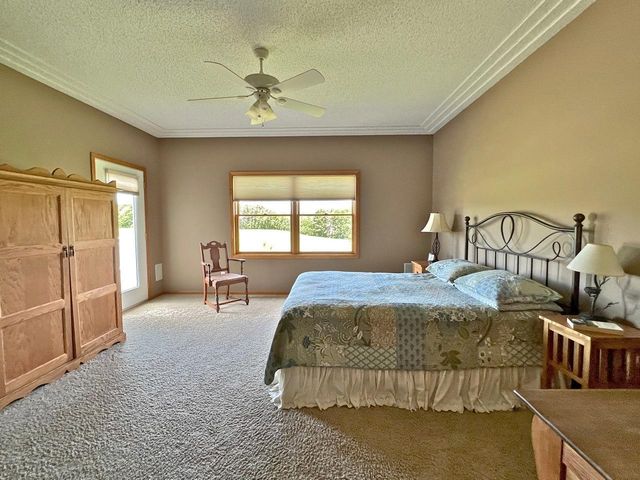 2996 Fairway Drive, Chaska, MN 55318