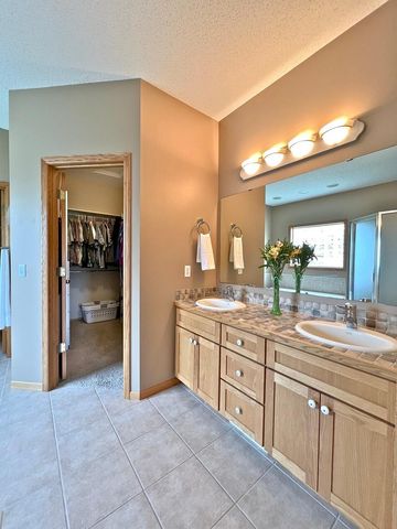 2996 Fairway Drive, Chaska, MN 55318