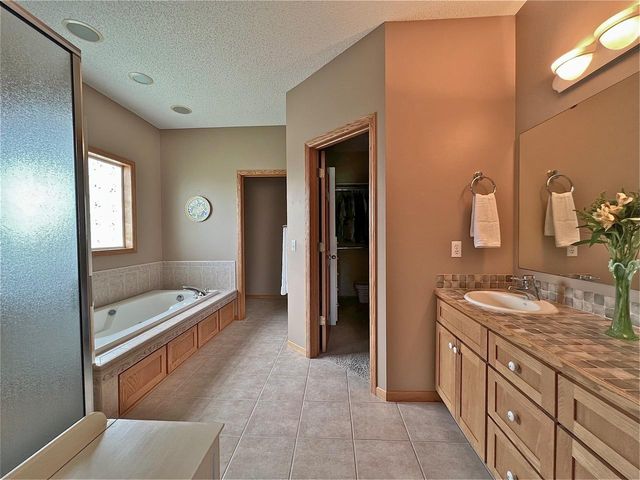 2996 Fairway Drive, Chaska, MN 55318