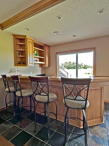 2996 Fairway Drive, Chaska, MN 55318