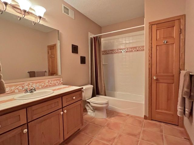 2996 Fairway Drive, Chaska, MN 55318