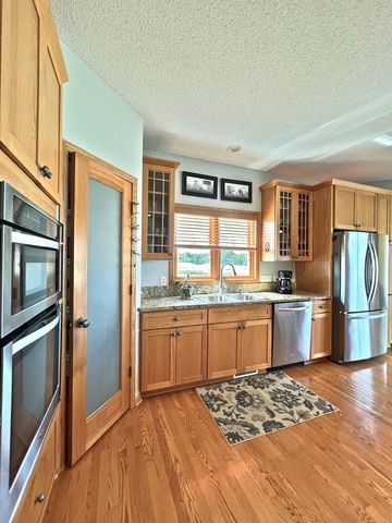 2996 Fairway Drive, Chaska, MN 55318