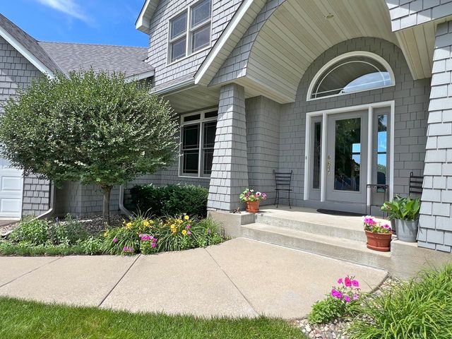 2996 Fairway Drive, Chaska, MN 55318