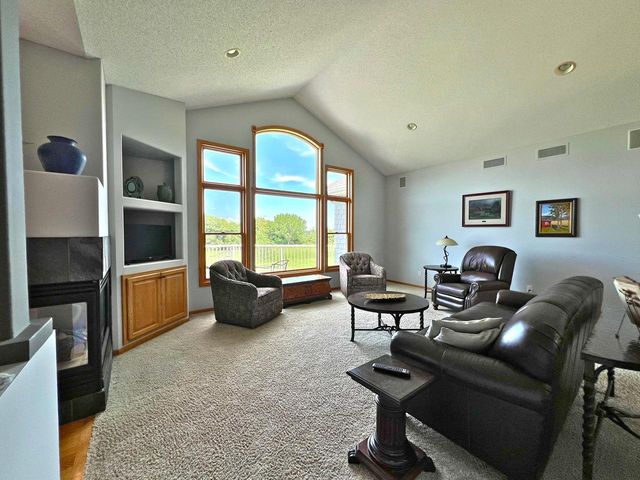 2996 Fairway Drive, Chaska, MN 55318