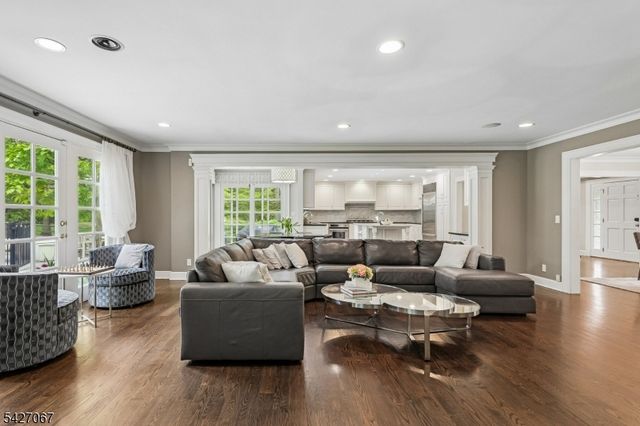 45 Joanna Way, Millburn Twp., NJ 07078