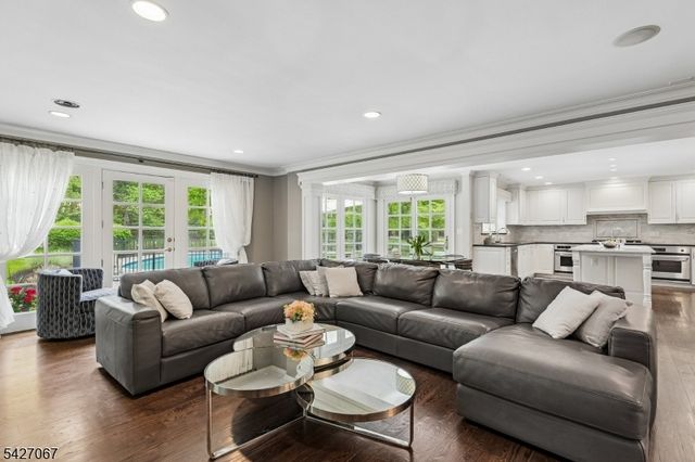 45 Joanna Way, Millburn Twp., NJ 07078
