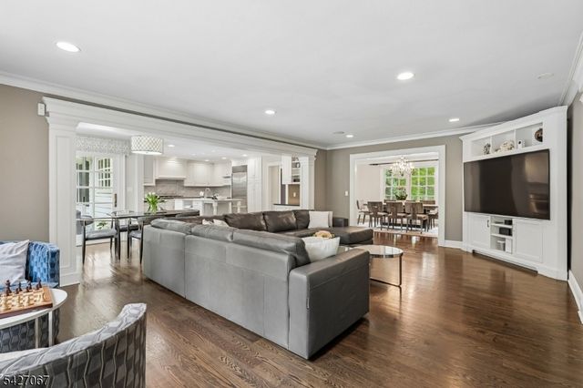 45 Joanna Way, Millburn Twp., NJ 07078