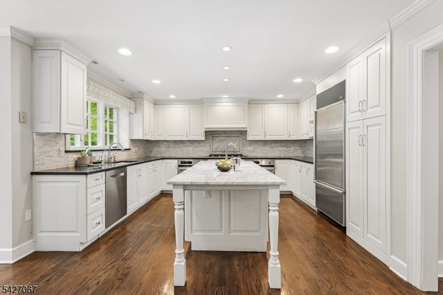 45 Joanna Way, Millburn Twp., NJ 07078