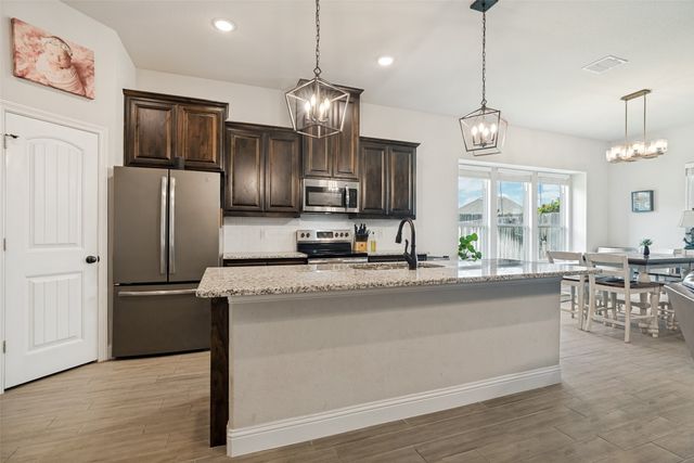 2108 Hill Crest Court, Weatherford, TX 76086