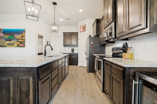 2108 Hill Crest Court, Weatherford, TX 76086
