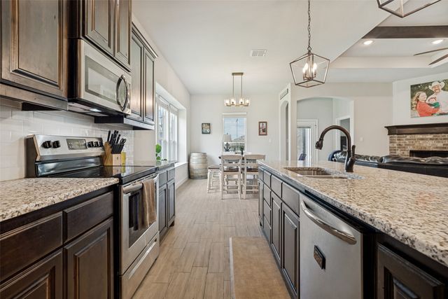 2108 Hill Crest Court, Weatherford, TX 76086