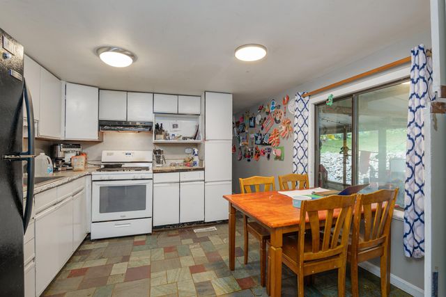 33 Haverhill Road, East Kingston, NH 03827