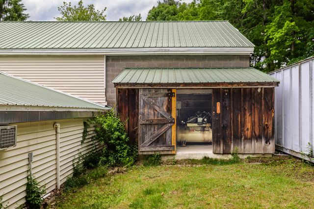 33 Haverhill Road, East Kingston, NH 03827