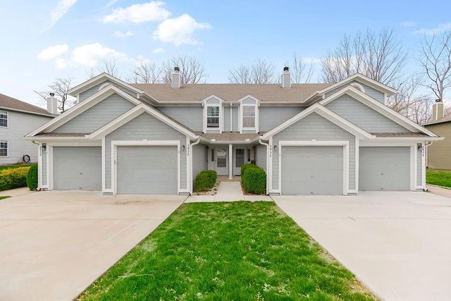 5932 NE Moonstone Drive 3B, Lee's Summit, MO 64064