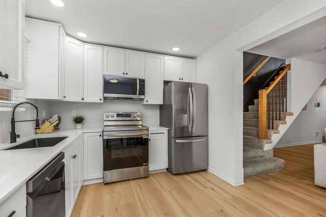 5932 NE Moonstone Drive 3B, Lee's Summit, MO 64064