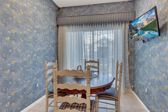 202 Carriage Lane, Plainview, NY 11803