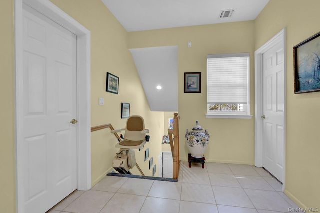 202 Carriage Lane, Plainview, NY 11803