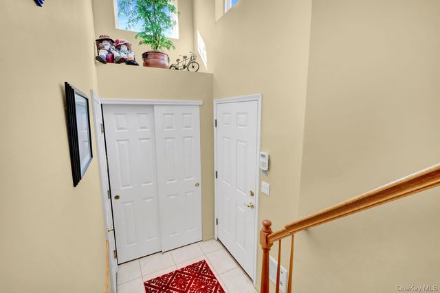 202 Carriage Lane, Plainview, NY 11803