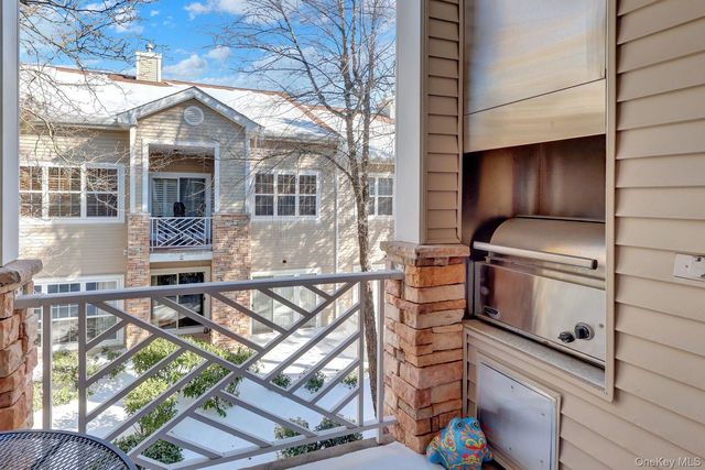 202 Carriage Lane, Plainview, NY 11803