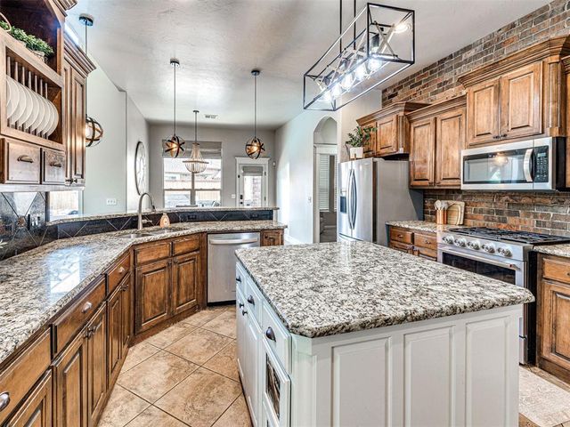 1905 NW 193rd Circle, Edmond, OK 73012
