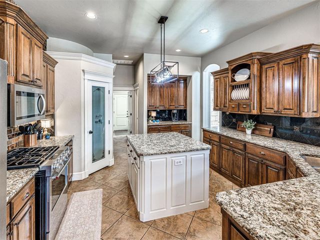 1905 NW 193rd Circle, Edmond, OK 73012