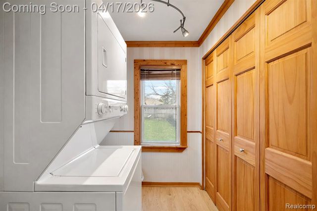 569 E Guthrie Avenue, Madison Heights, MI 48071