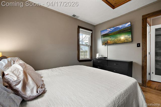 569 E Guthrie Avenue, Madison Heights, MI 48071