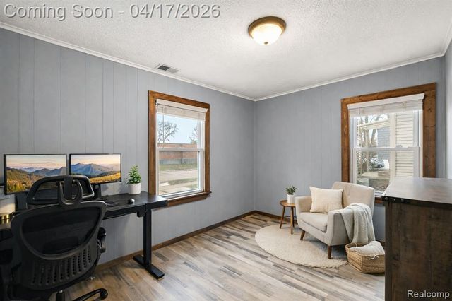 569 E Guthrie Avenue, Madison Heights, MI 48071